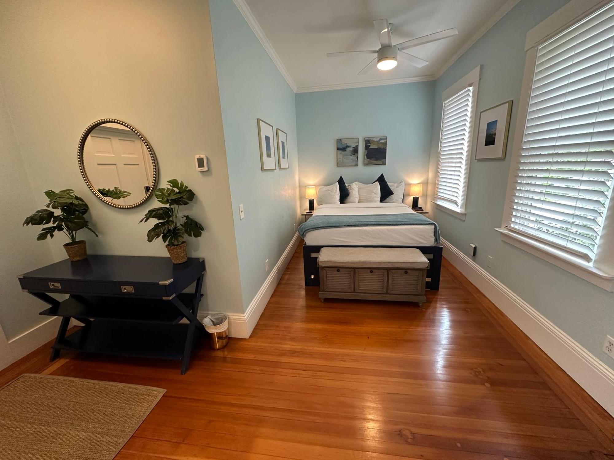 Entire Charming Victorian Home Downtown Нюпорт Екстериор снимка