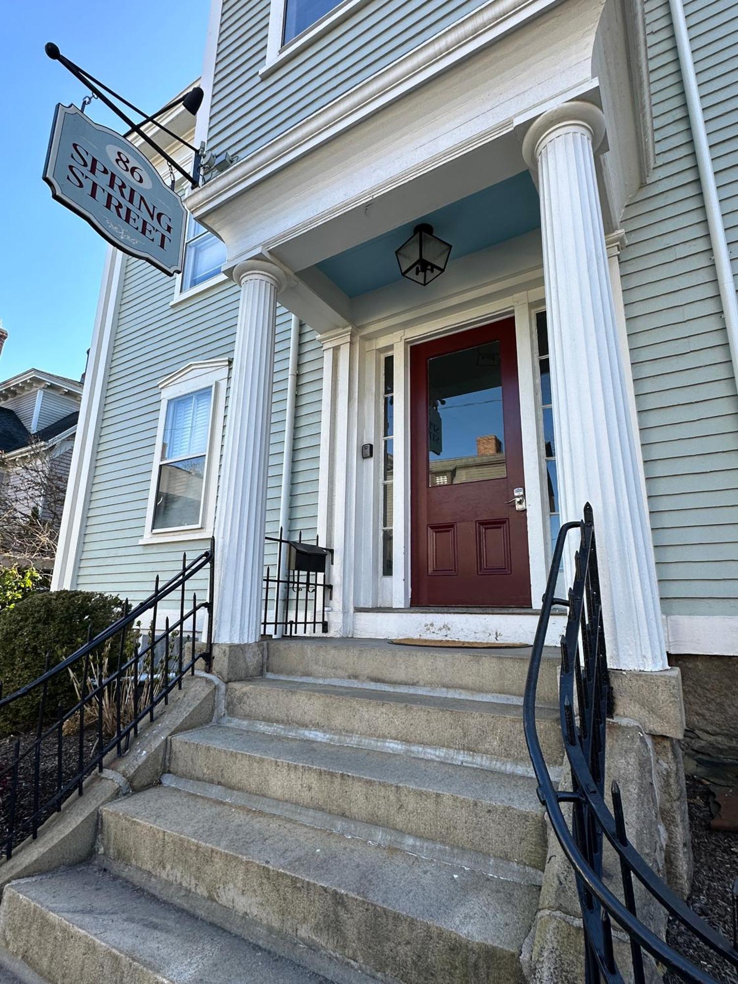 Entire Charming Victorian Home Downtown Нюпорт Екстериор снимка