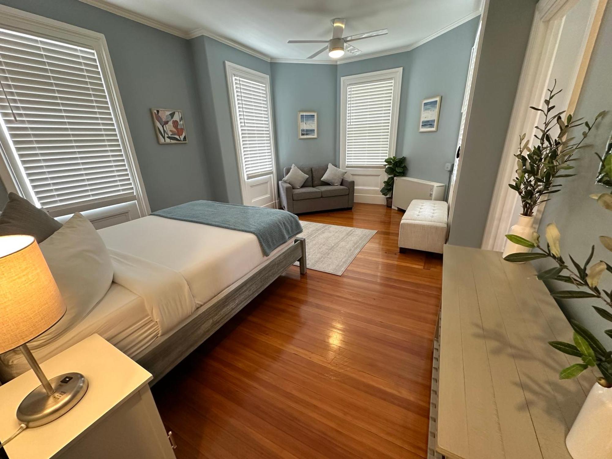 Entire Charming Victorian Home Downtown Нюпорт Екстериор снимка